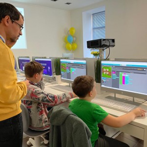 KIBERone уже в Саратове! - КИБЕРшкола программирования для детей, компьютерные курсы для школьников, начинающих и подростков - KIBERone г. Ямное